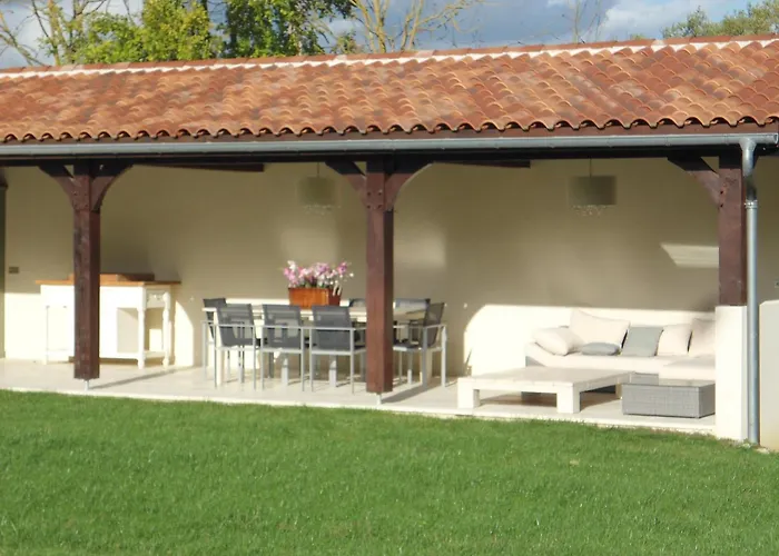 Дом отдыха Luxurious With Private Pool