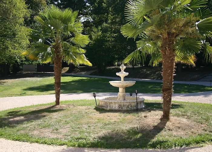 Дом отдыха Luxurious With Private Pool